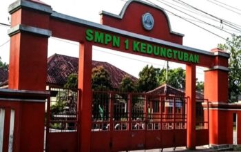 Orang Tua Siswa Keluhkan Biaya Seragam di SMPN 1 Kedungtuban