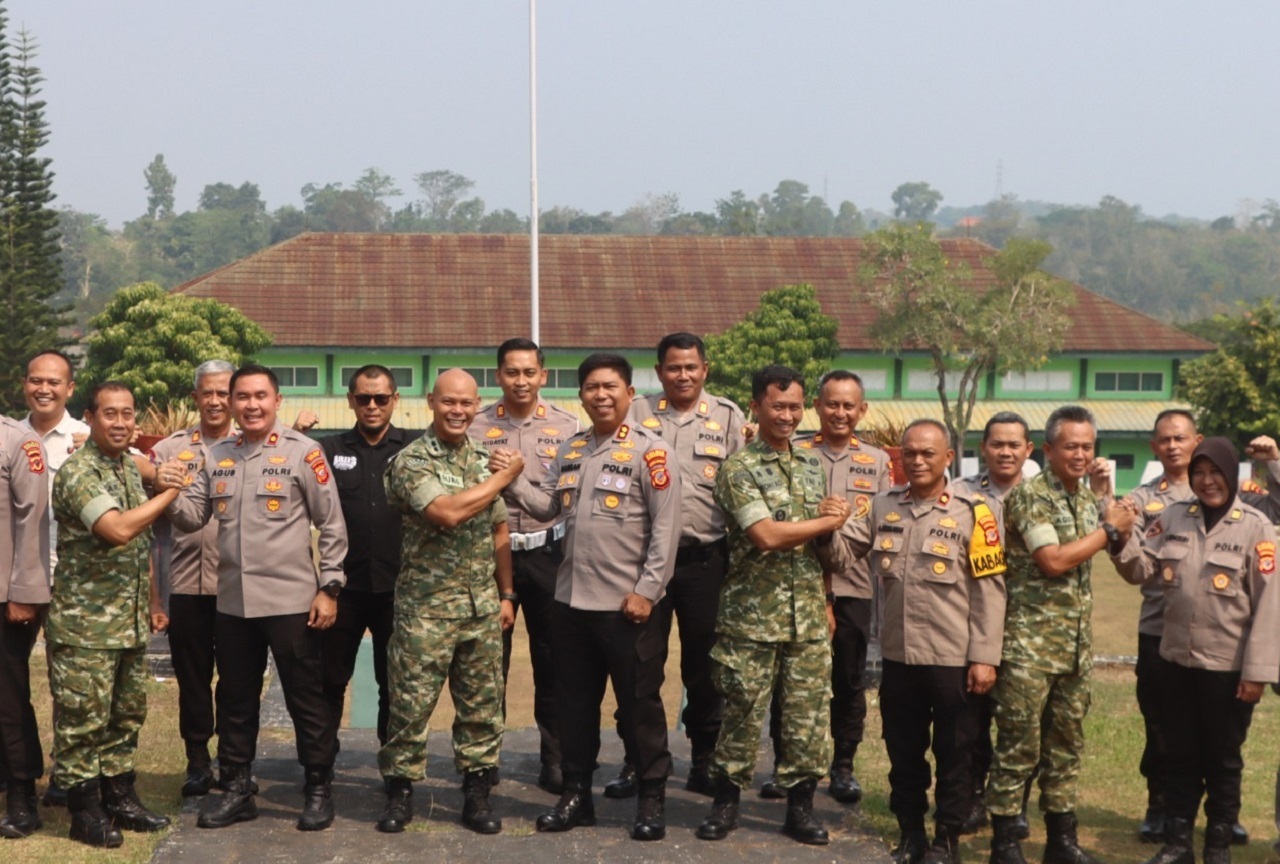 Perkuat Kolaborasi, Kapolres Sukabumi Kunjungi Kodim 0622 dan Pengadilan Negeri Cibadak