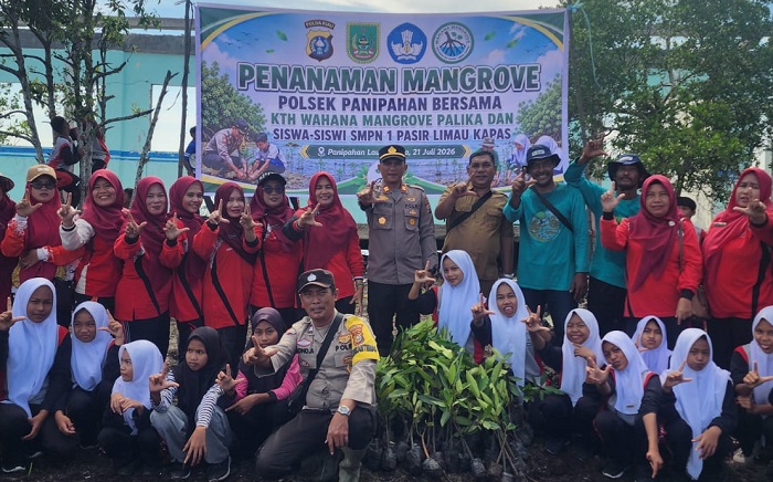 Polsek Panipahan Bersama Pelajar dan KTH Tanam 150 Bibit Mangrove