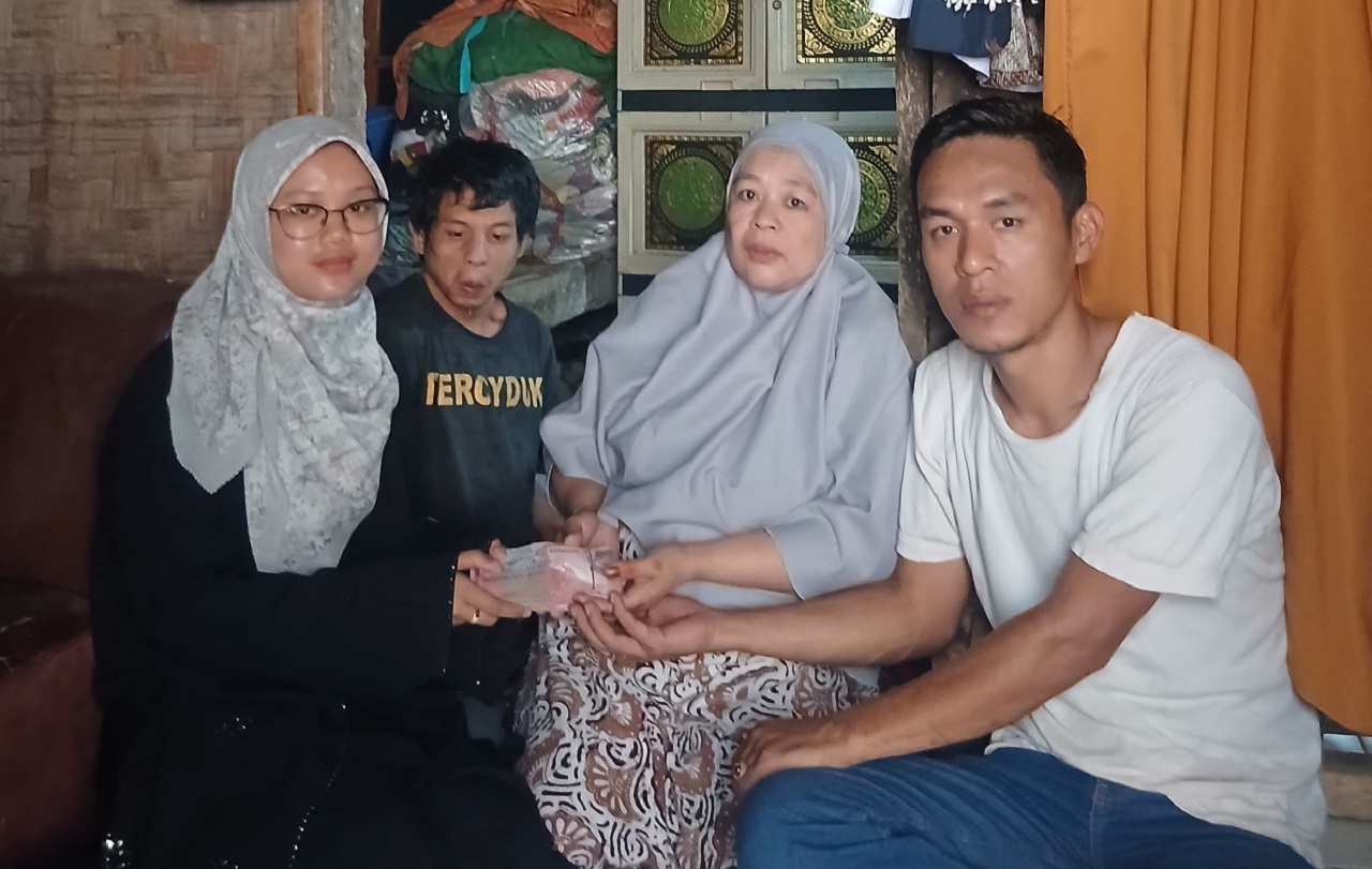 Program Bedah Rumah Kapolri Hadir di Bogor, Keluarga dengan Anak Disabilitas Terima Bantuan
