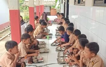Program Makan Bergizi Gratis di SDN 1 Karoya Tingkatkan Semangat Belajar dan Disiplin Siswa