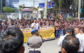 Ratusan Anggota LMP Datangi Polres Tanah Karo