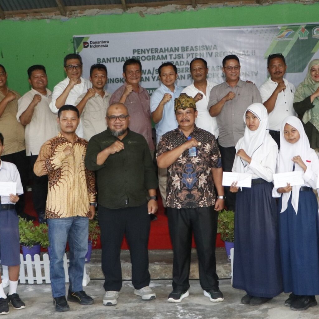 Sambut Tahun Ajaran Baru 2026/2027, PalmCo Salurkan Bantuan Pendidikan Rp1,3 Miliar untuk Sekolah di Sumatera dan Kalimantan