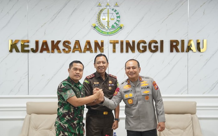 Silaturahmi Kapolda Riau ke Kejati