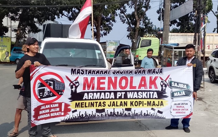 Warga Lebak Blokade Armada Proyek PT Waskita Karya