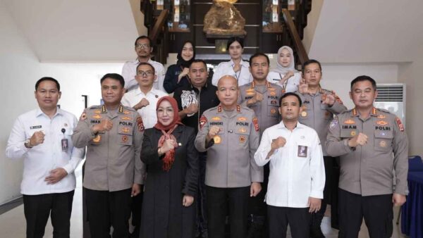 Anggota DPD RI Ade Yuliasih saat melakukan kunjungan kerja ke Polda Banten dan bertemu Kapolda Banten Irjen Pol Hengki.
