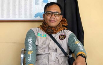 Kepala Bidang Pengelolaan Persampahan DLH Kabupaten Sukabumi, Dede Jaenudin, ST., memberikan penjelasan mengenai mekanisme layanan pengangkutan sampah.
