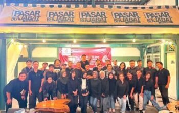 Suasana diskusi publik Basecamp Demokrasi mengenai Pasal 33 UUD 1945, ekonomi kerakyatan, koperasi, dan pemberantasan korupsi di Kota Tangerang.