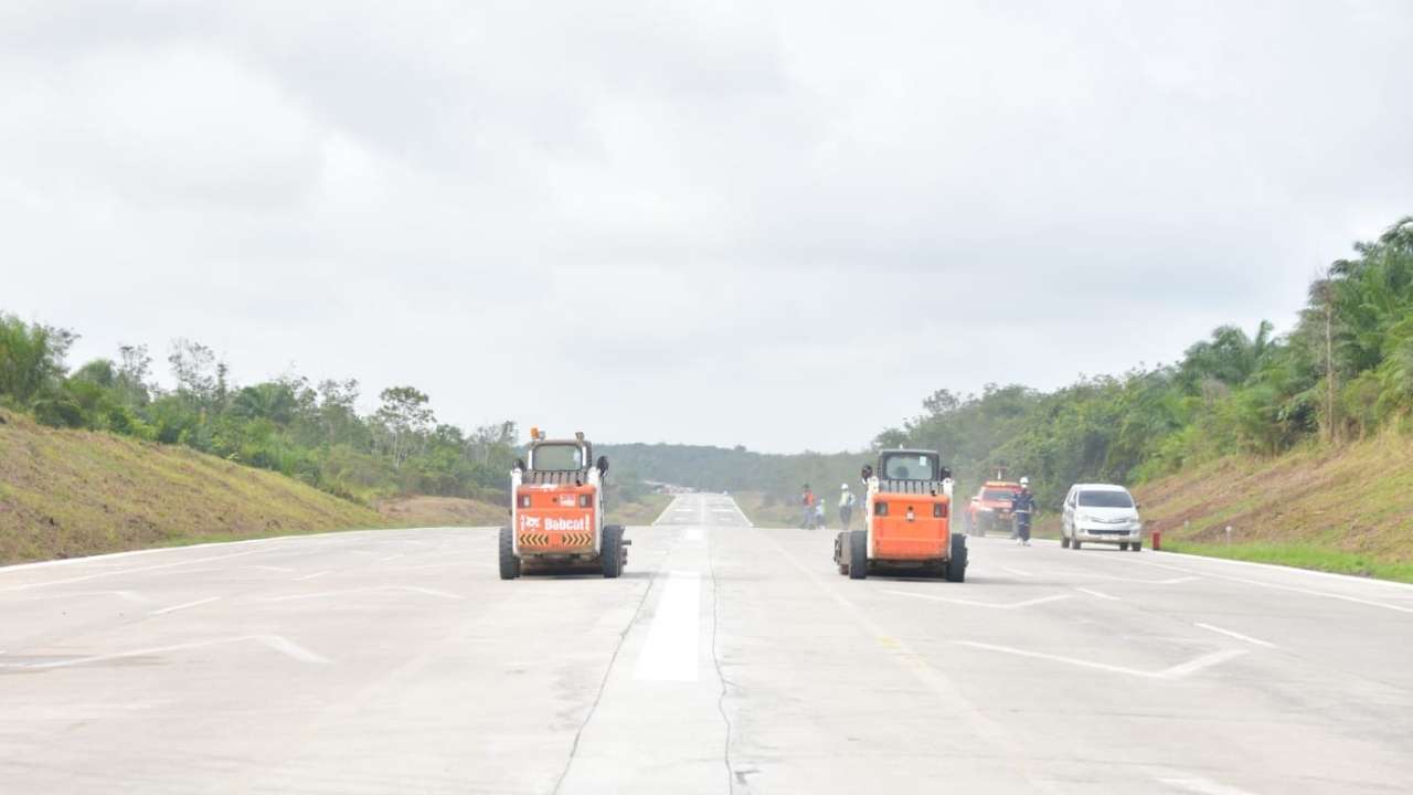 Empat ruas jalan tol yang disiapkan Kementerian PU sebagai landasan darurat pesawat tempur TNI AU.