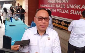 Petugas Ditresnarkoba Polda Sumsel memusnahkan barang bukti sabu, ekstasi, dan etomidate hasil pengungkapan puluhan kasus narkotika di Palembang.
