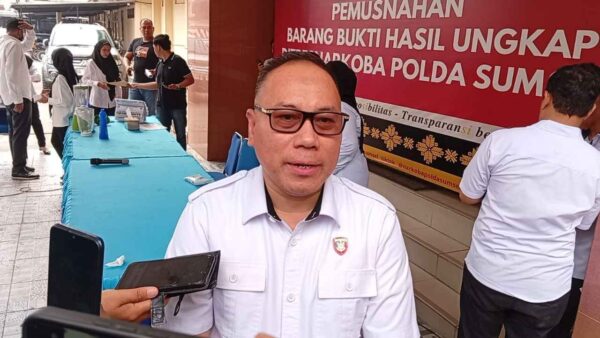 Petugas Ditresnarkoba Polda Sumsel memusnahkan barang bukti sabu, ekstasi, dan etomidate hasil pengungkapan puluhan kasus narkotika di Palembang.
