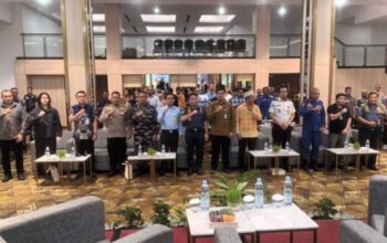 Personel Satpolairud Polres Ketapang menghadiri Focus Group Discussion tentang keselamatan dan regulasi pelayaran di Pelabuhan Kendawangan.