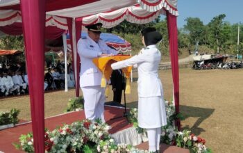 Camat Bojongmanik Pimpin Upacara HUT ke-81 RI