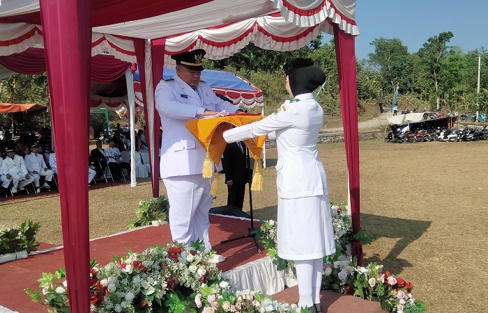 Camat Bojongmanik Pimpin Upacara HUT ke-81 RI