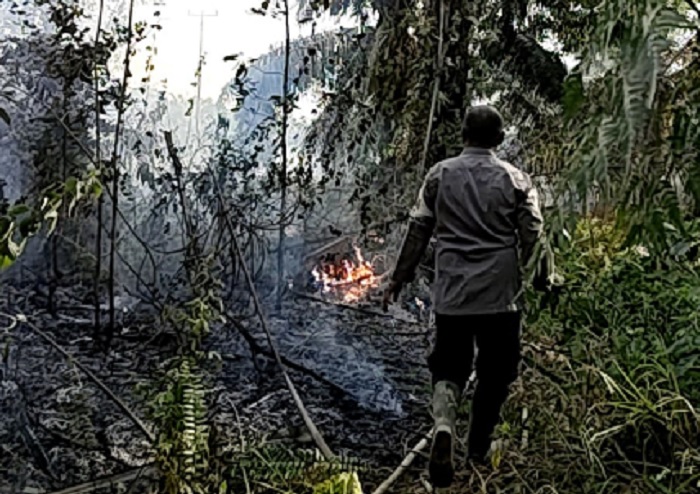 Cegah Karhutla Meluas, Polsubsektor Sungai Melayu Rayak Cek dan Padamkan Titik Api di Ketapang
