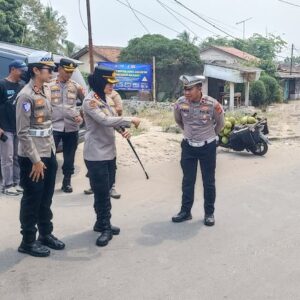 Cegah Kecelakaan di Tanjakan Bangarum, Kapolres Lebak Perintahkan Pemasangan Rambu Lalu Lintas
