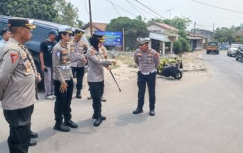 Cegah Kecelakaan di Tanjakan Bangarum, Kapolres Lebak Perintahkan Pemasangan Rambu Lalu Lintas