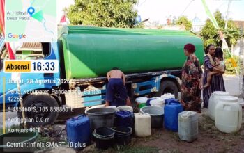 Jumat Berkah, LSM Gempita Pandeglang Salurkan 8.000 Liter Air Bersih untuk Warga Patia