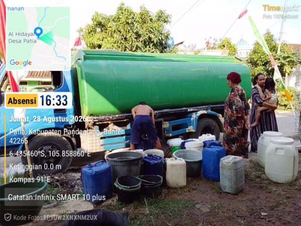 Jumat Berkah, LSM Gempita Pandeglang Salurkan 8.000 Liter Air Bersih untuk Warga Patia