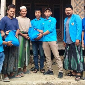 KNPI Pandeglang Isi HUT ke-81 RI dengan Aksi Sosial Salurkan Air Bersih dan Santunan
