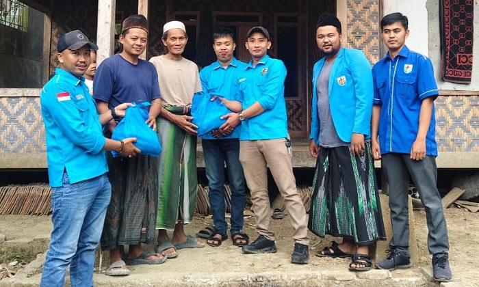 KNPI Pandeglang Isi HUT ke-81 RI dengan Aksi Sosial Salurkan Air Bersih dan Santunan