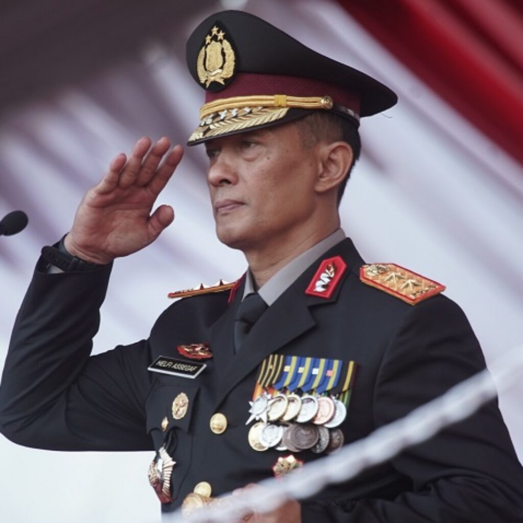 Kapolda Lampung Pimpin Upacara Penurunan Bendera HUT Ke 81 RI