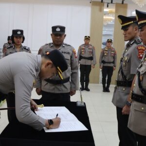 Kapolres Ketapang Pimpin Pelantikan Kabag Log dan Sertijab Dua Kapolsek