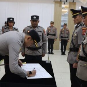 Kapolres Ketapang Pimpin Pelantikan Kabag Log dan Sertijab Dua Kapolsek