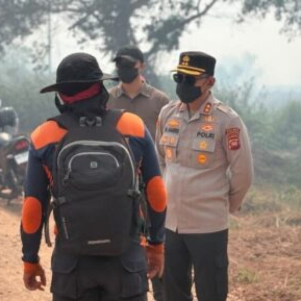 Kapolres Ketapang Tinjau Karhutla di Pelang–Kepuluk, 87 Personel Gabungan Dikerahkan Padamkan Api