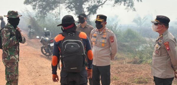 Kapolres Ketapang Tinjau Karhutla di Pelang–Kepuluk, 87 Personel Gabungan Dikerahkan Padamkan Api