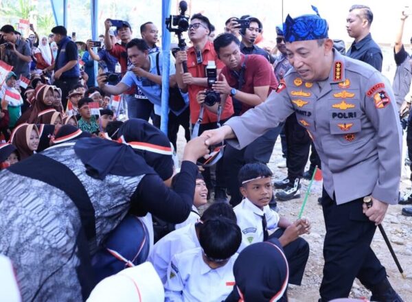 Kapolri Resmikan 895 Jembatan Merah Putih Presisi, Manfaatkan Akses untuk 2 Juta Warga