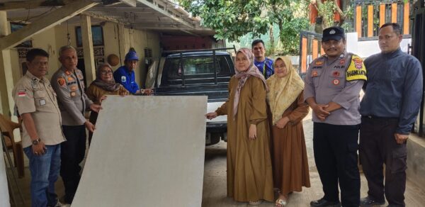 Kapolsek Gunungkencana Tinjau PAUD Izzaturrahman di Lebak, Salurkan Bantuan Plafon untuk Ruang Belajar