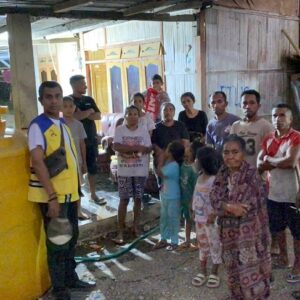 Kementerian PU Distribusikan 12.000 Liter Air Bersih untuk Warga Terdampak Gempa Sikka