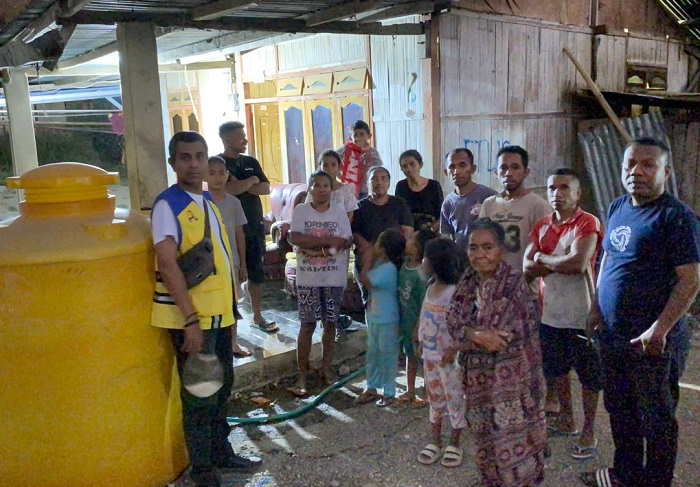 Kementerian PU Distribusikan 12.000 Liter Air Bersih untuk Warga Terdampak Gempa Sikka