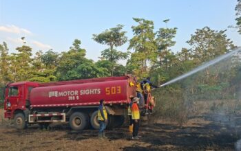 Kementerian PU Kerahkan Pompa dan 20.000 Liter Air Padamkan Karhutla di Kalteng-Malut