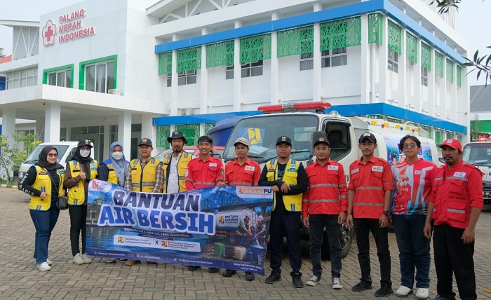 Kementerian PU dan PMI Salurkan Air Bersih untuk Warga Terdampak Kekeringan di Kubu Raya, Tiga Hidran Umum Disiagakan