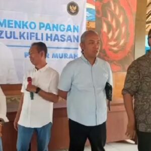 Kunjungan Menteri Pangan Zulkifli Hasan ke Cepu Ditunda, Bambang Anto Wibowo Tetap Salurkan Bantuan kepada Warga