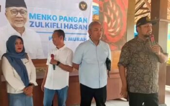 Kunjungan Menteri Pangan Zulkifli Hasan ke Cepu Ditunda, Bambang Anto Wibowo Tetap Salurkan Bantuan kepada Warga
