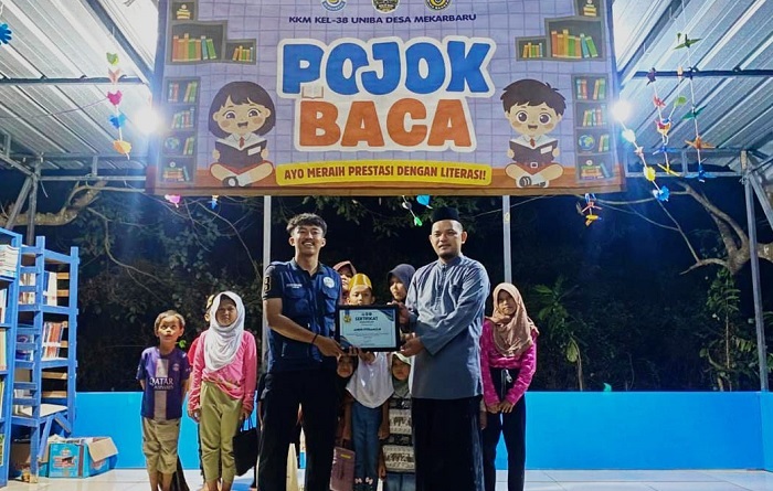 Mahasiswa KKM 38 UNIBA Resmikan Pojok Baca