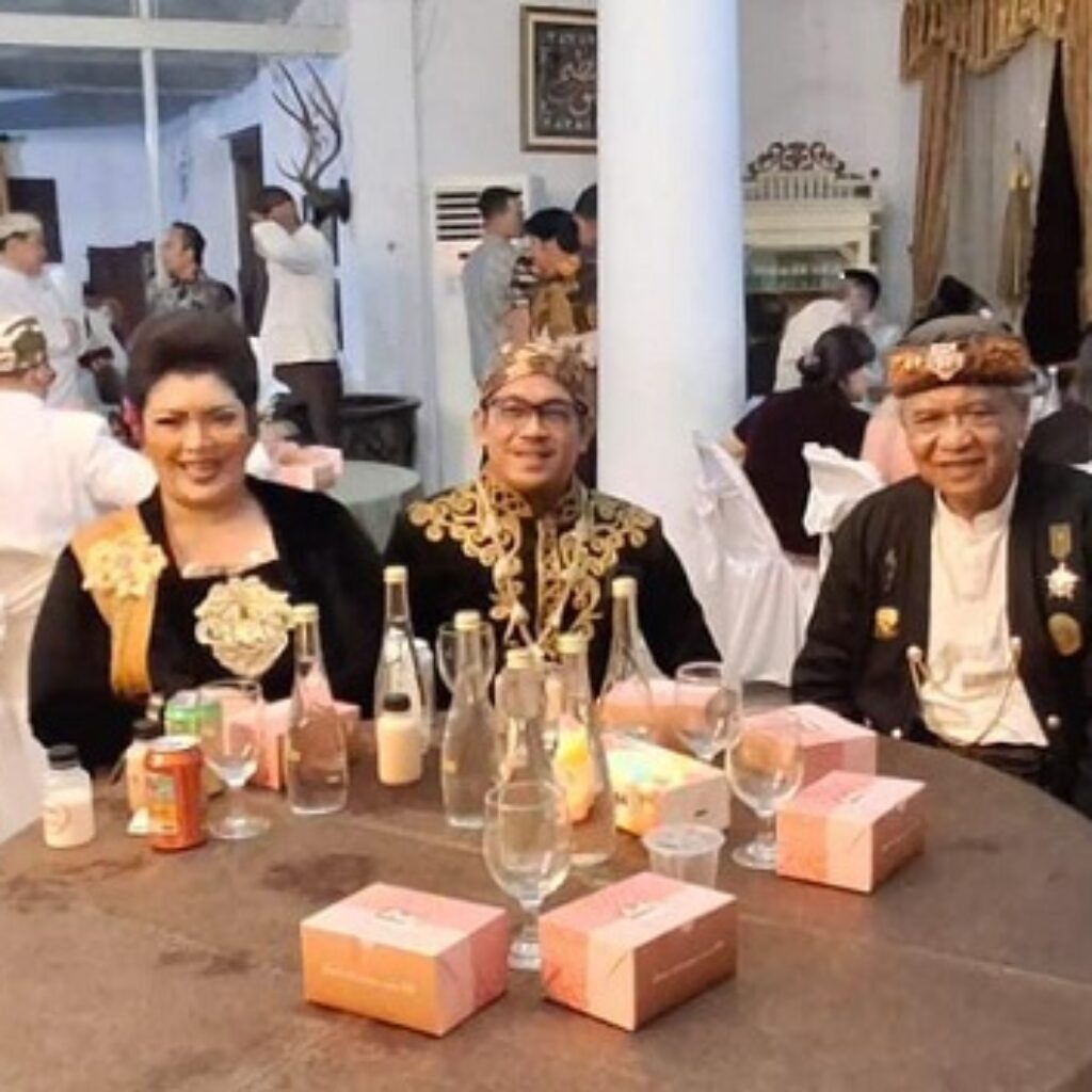Pajang Jimat Keraton Kasepuhan Cirebon 2026, Abah Anton Dorong Pelestarian Adat, Agama, dan Nasionalisme