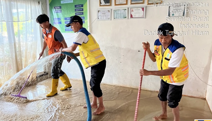 Pasca Banjir Padang 1,5 Meter, Kementerian PU Bantu Pulihkan Aktivitas Warga