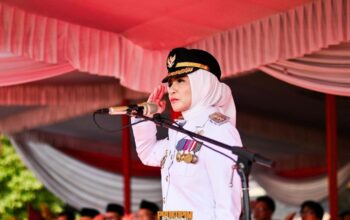 Pimpin Upacara HUT ke-81 RI, Bupati Pesawaran Nanda Indira Minta Veteran Diperhatikan dan Dihormati