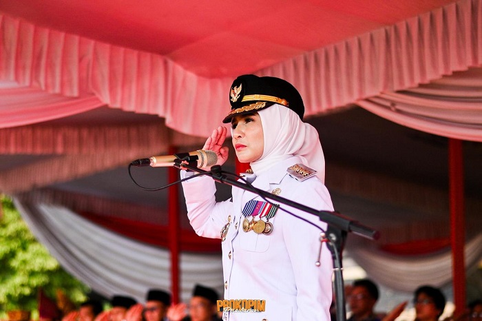 Pimpin Upacara HUT ke-81 RI, Bupati Pesawaran Nanda Indira Minta Veteran Diperhatikan dan Dihormati