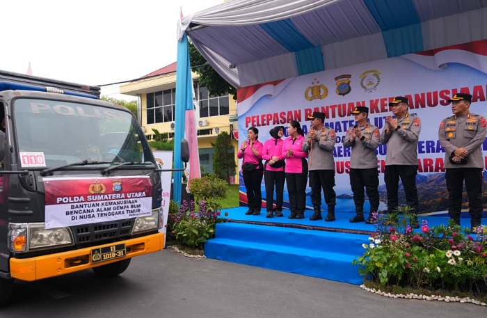Polda Sumut Kirim 25 Ton Bantuan Korban Gempa NTT, Diangkut 5 Truk