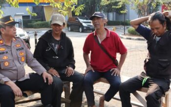 Polsek Kalideres Sambangi Juru Parkir Hari Hari Swalayan, Cegah 3C dan Peredaran Narkoba