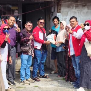 Sambut HUT ke-81 RI, LIRA Pekanbaru Bagikan Bantuan kepada Warga