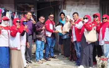 Sambut HUT ke-81 RI, LIRA Pekanbaru Bagikan Bantuan kepada Warga