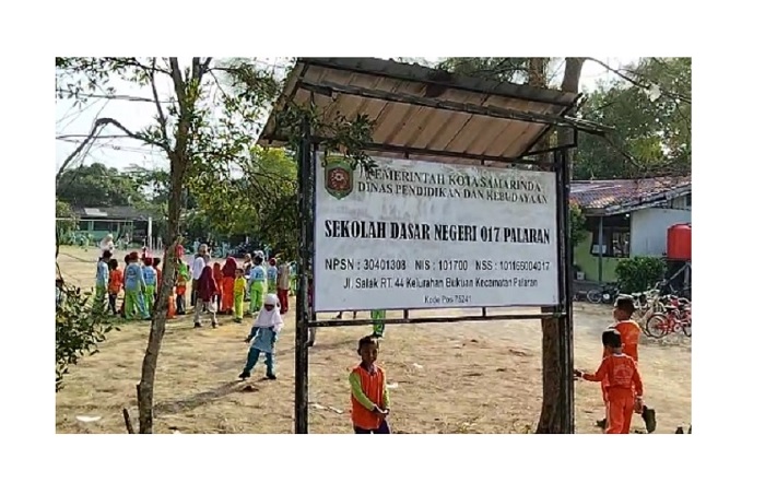Semarak HUT ke-81 RI, Murid SD 017 Palaran Antusias Ikuti Lomba Gigit Kelereng