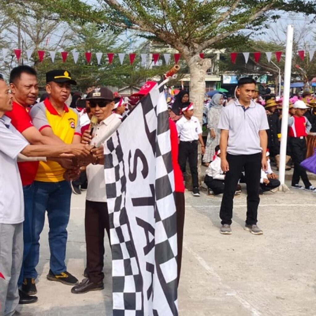 Semarakan HUT ke-81 RI, Kecamatan Cirinten Gelar Gerak Jalan Diikuti 64 Regu