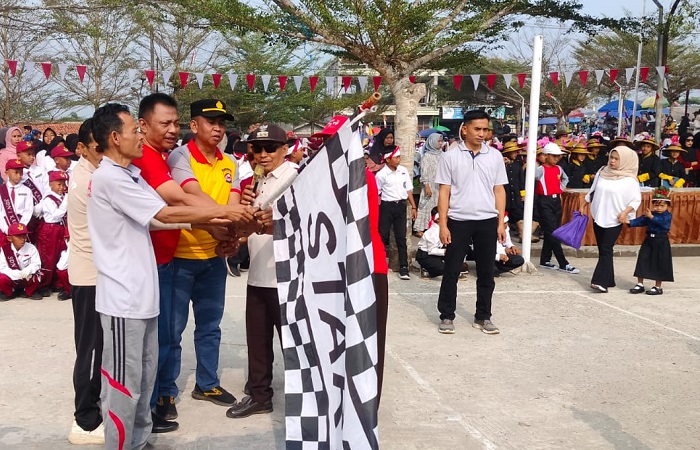 Semarakan HUT ke-81 RI, Kecamatan Cirinten Gelar Gerak Jalan Diikuti 64 Regu